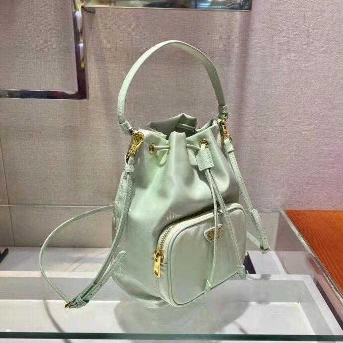 一比一複刻普拉達包包 Prada Duet Re-Nylon 水桶袋 浅緑
