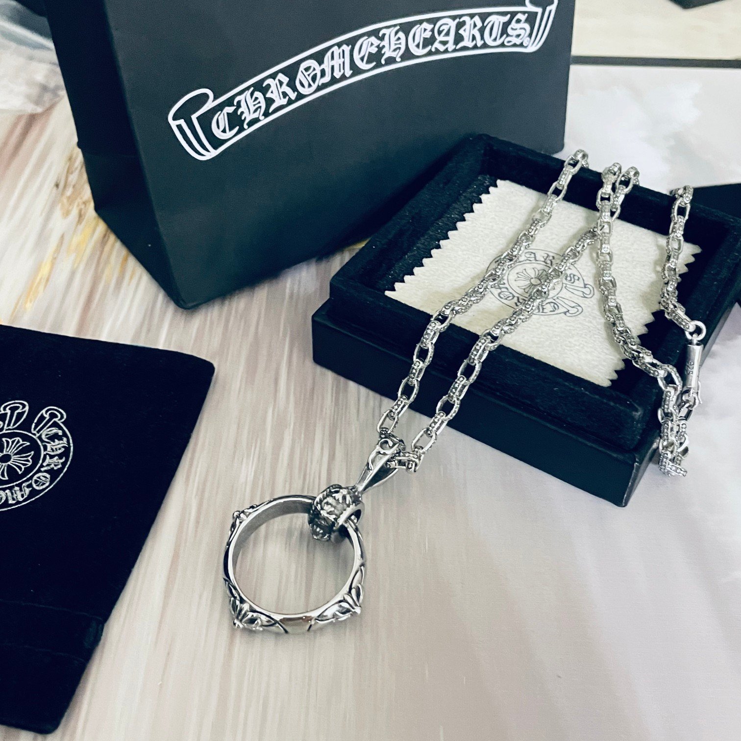 高仿複刻Chrome Hearts克羅心飾品 經典釦環十字花吊墜 字母項鍊