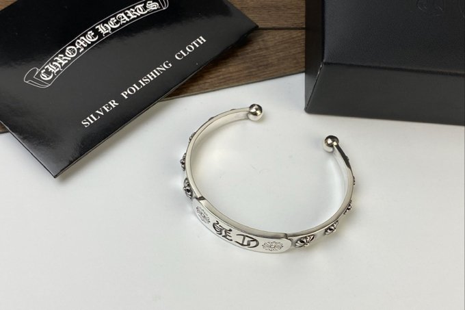專櫃複刻Chrome Hearts克羅心飾品 軍花十字花開口字母亮銀手鐲