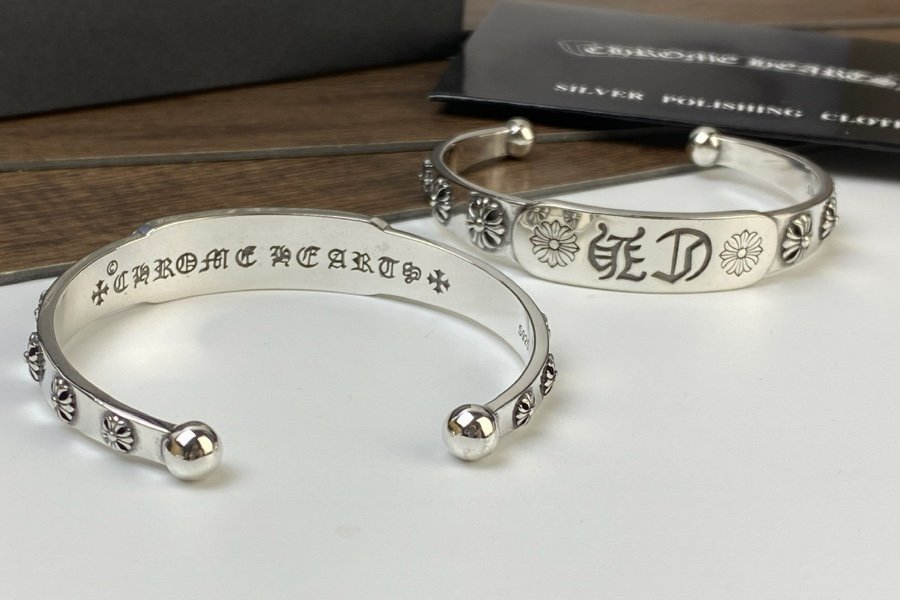 專櫃複刻Chrome Hearts克羅心飾品 軍花十字花開口字母亮銀手鐲