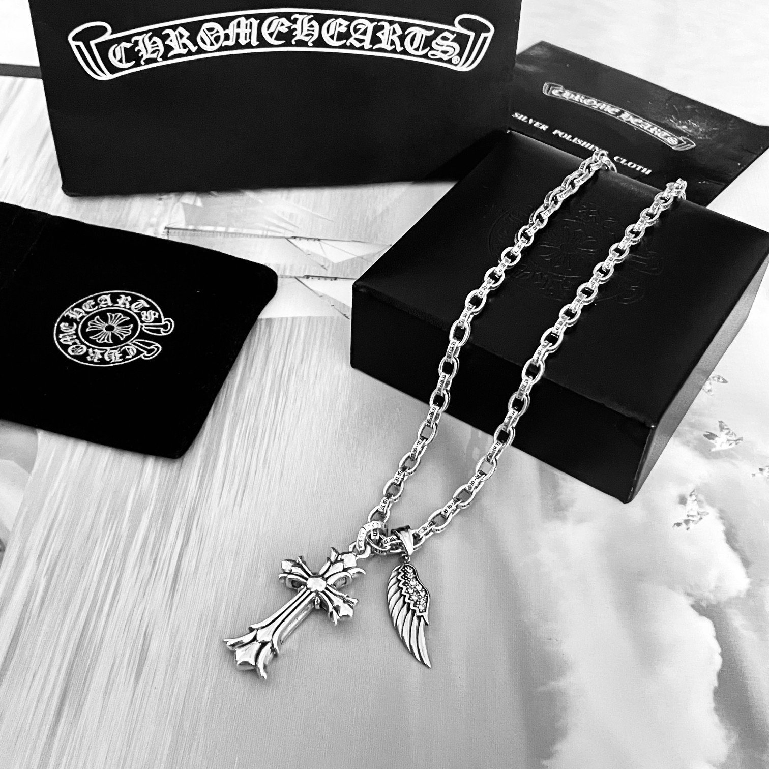 高仿Chrome Hearts克羅心飾品 羽毛雙層十字架吊墜 字母PAPERCHAIN項鍊