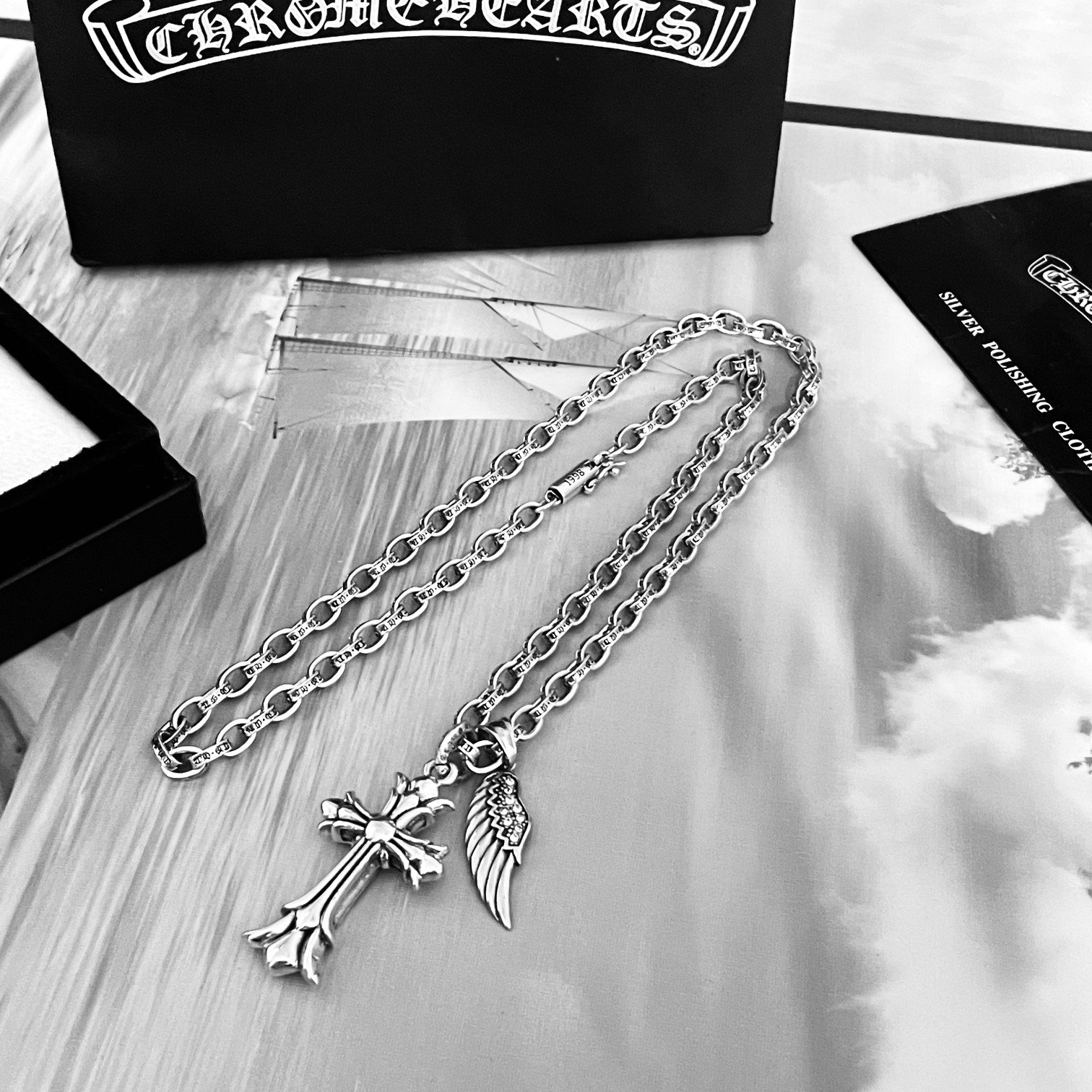 高仿Chrome Hearts克羅心飾品 羽毛雙層十字架吊墜 字母PAPERCHAIN項鍊