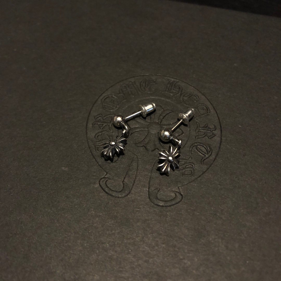高仿複刻Chrome Hearts克羅心飾品 TINY E十字架耳墜