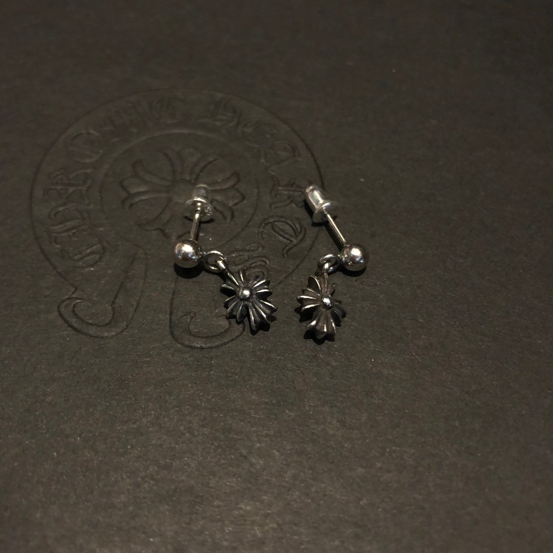 高仿複刻Chrome Hearts克羅心飾品 TINY E十字架耳墜