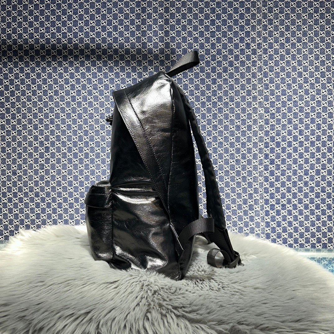 一比一高仿balenciaga巴黎世家包包 虎字母壓花 洗水牛皮Explorer雙肩揹包