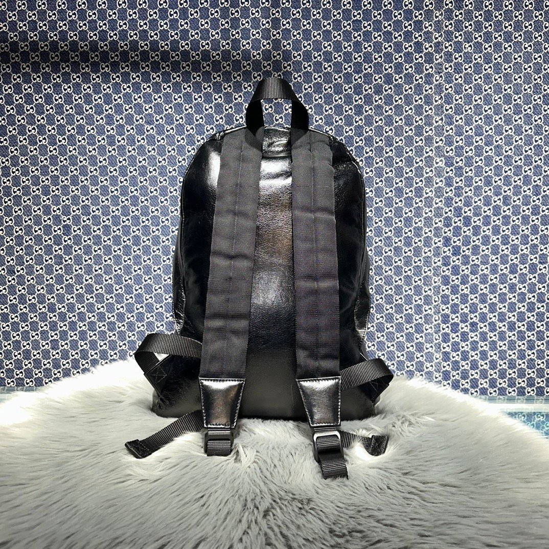 一比一高仿balenciaga巴黎世家包包 虎字母壓花 洗水牛皮Explorer雙肩揹包