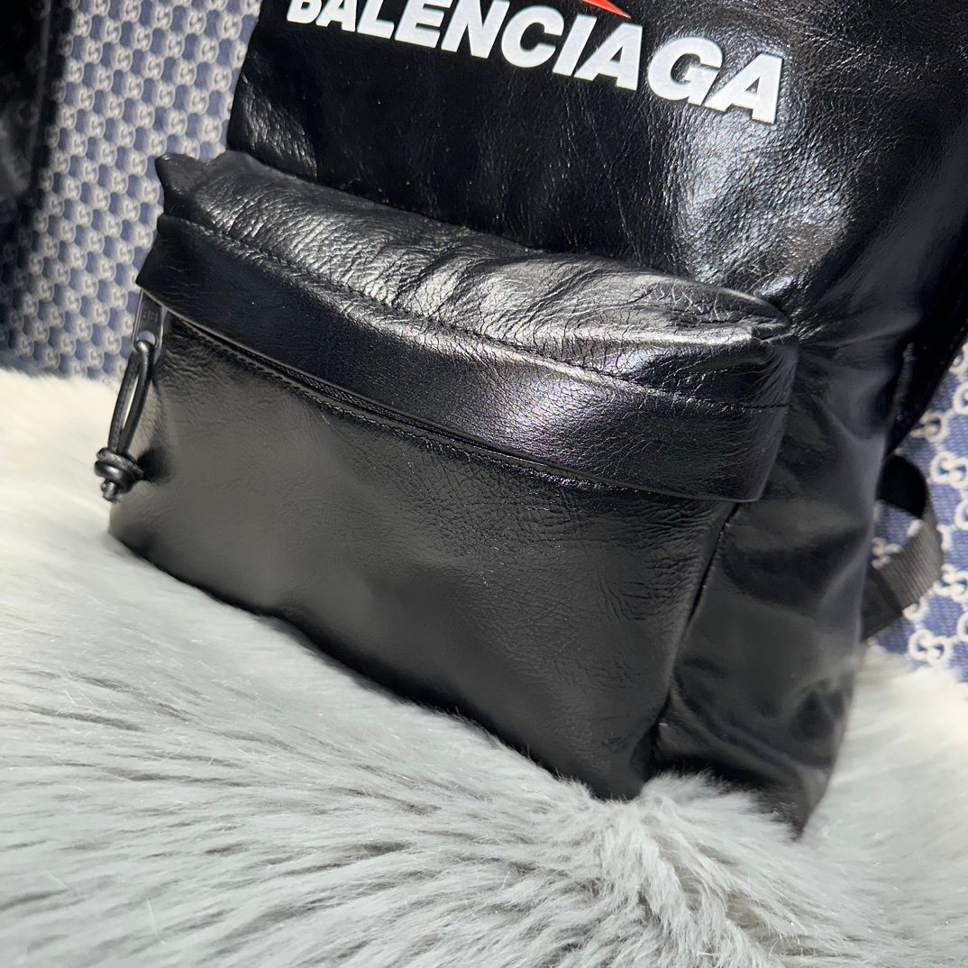一比一高仿balenciaga巴黎世家包包 虎字母壓花 洗水牛皮Explorer雙肩揹包