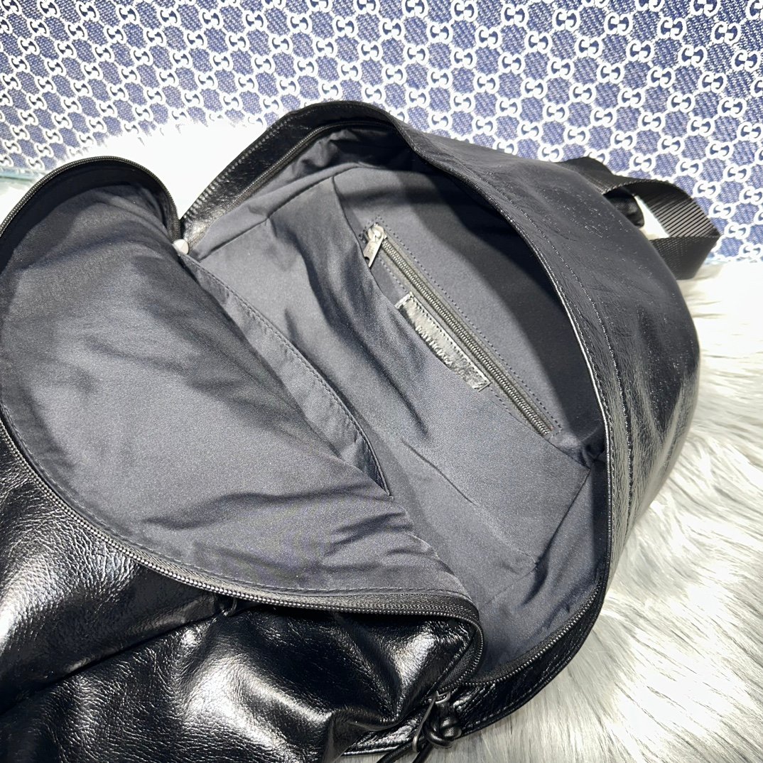 一比一高仿balenciaga巴黎世家包包 虎字母壓花 洗水牛皮Explorer雙肩揹包