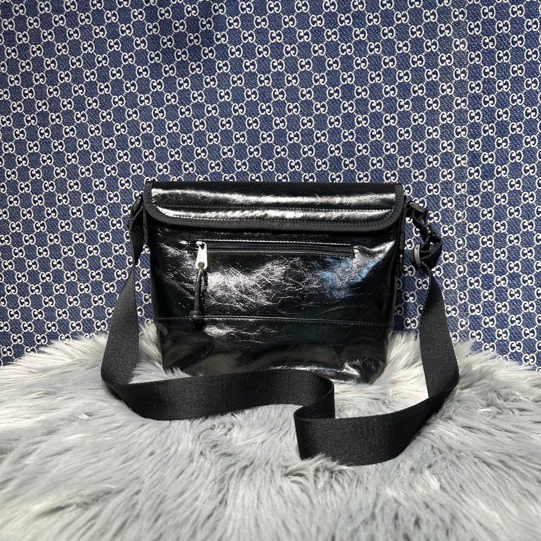 複刻balenciaga巴黎世家包包 Explorer 洗水牛皮郵差包小號斜揹包 