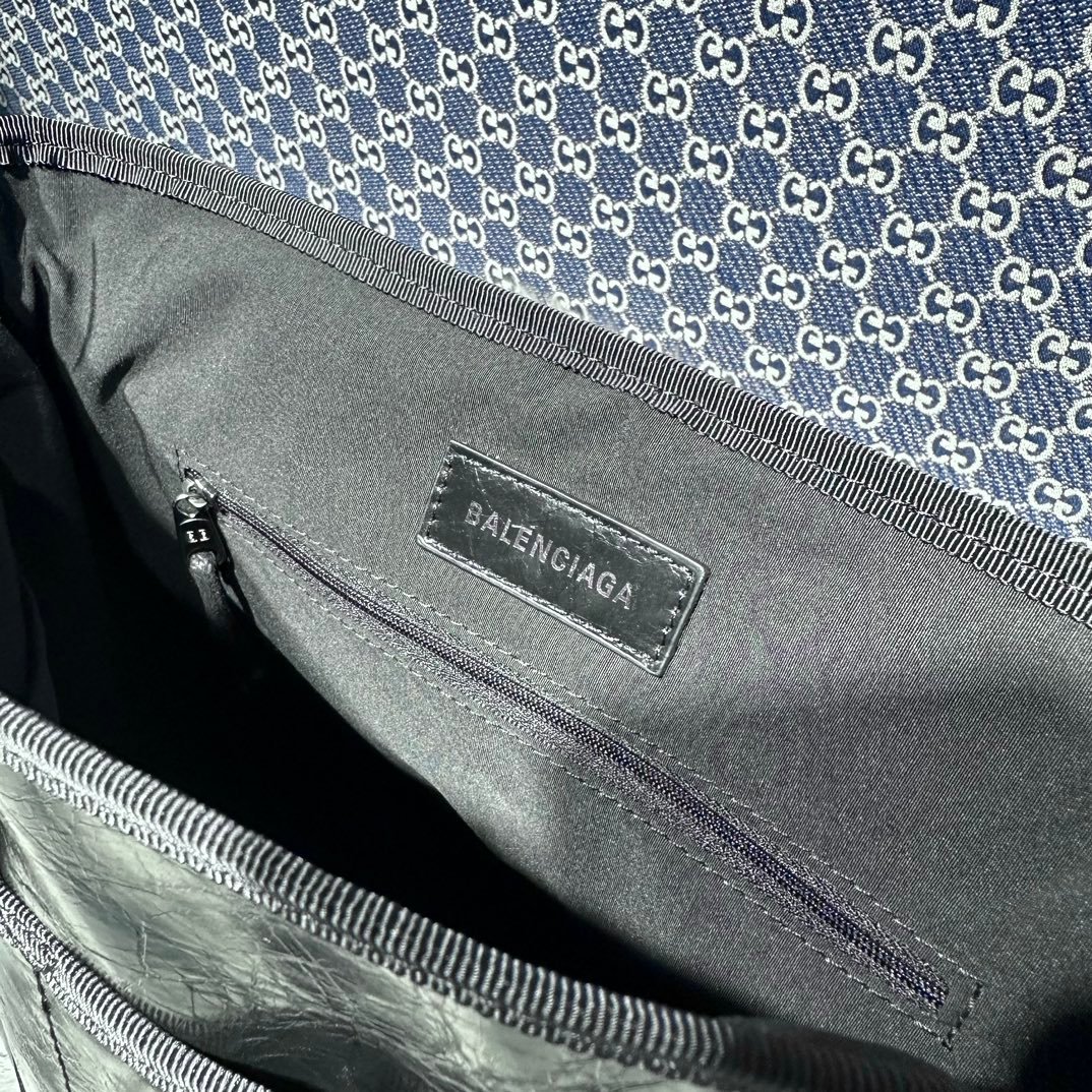 複刻balenciaga巴黎世家包包 Explorer 洗水牛皮郵差包小號斜揹包 