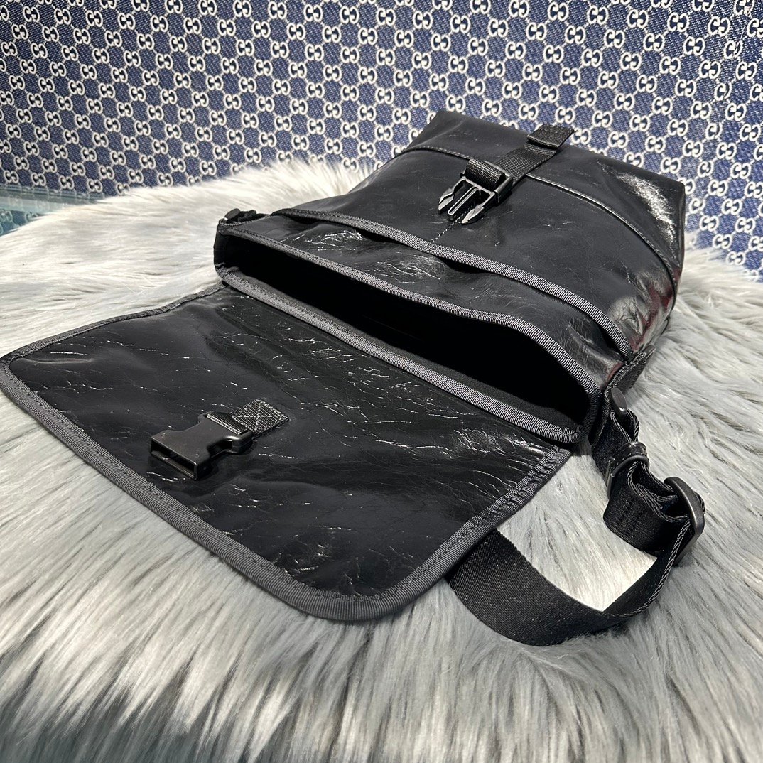 複刻balenciaga巴黎世家包包 Explorer 洗水牛皮郵差包小號斜揹包 