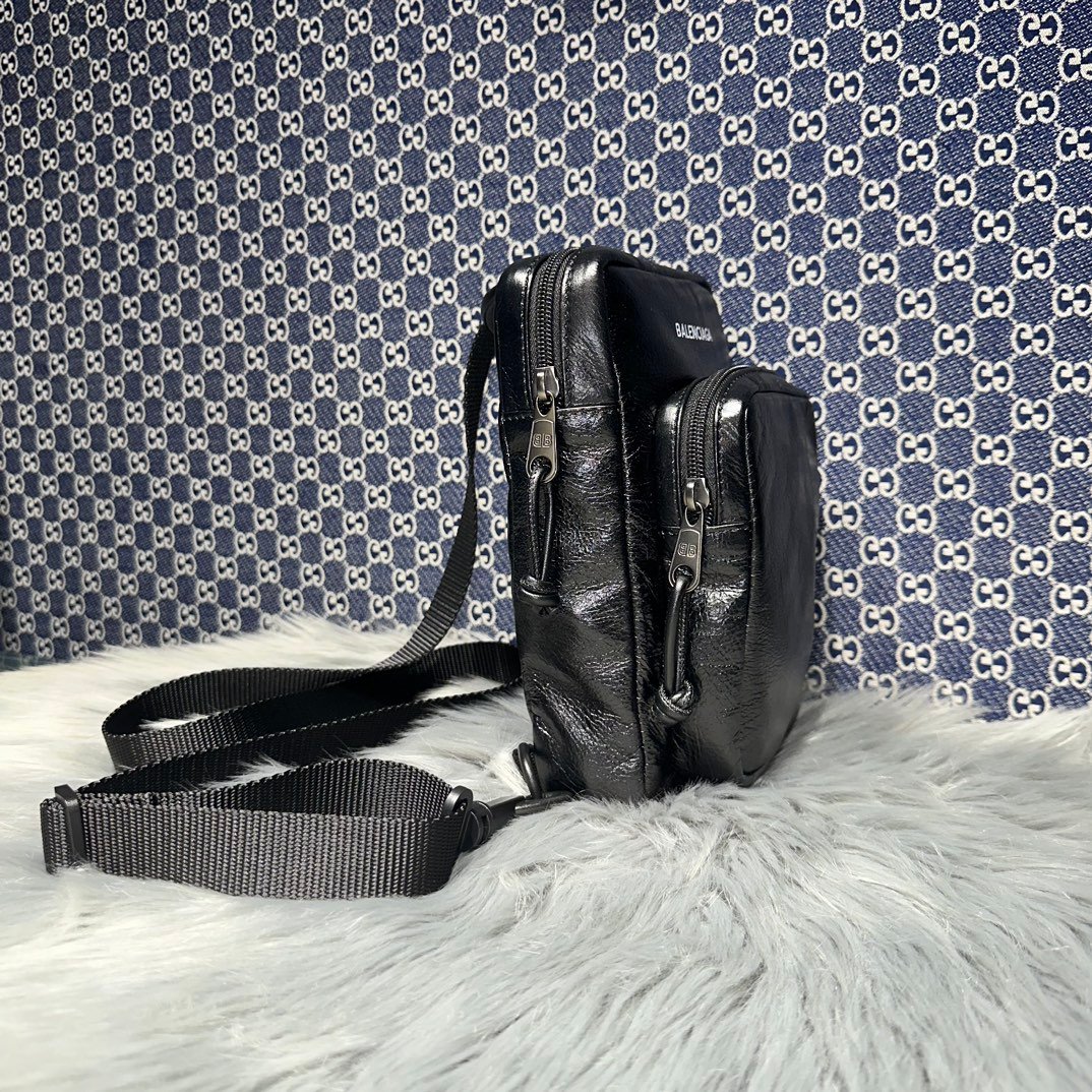 高仿複刻balenciaga巴黎世家 Explorer 細紋皮斜挎包
