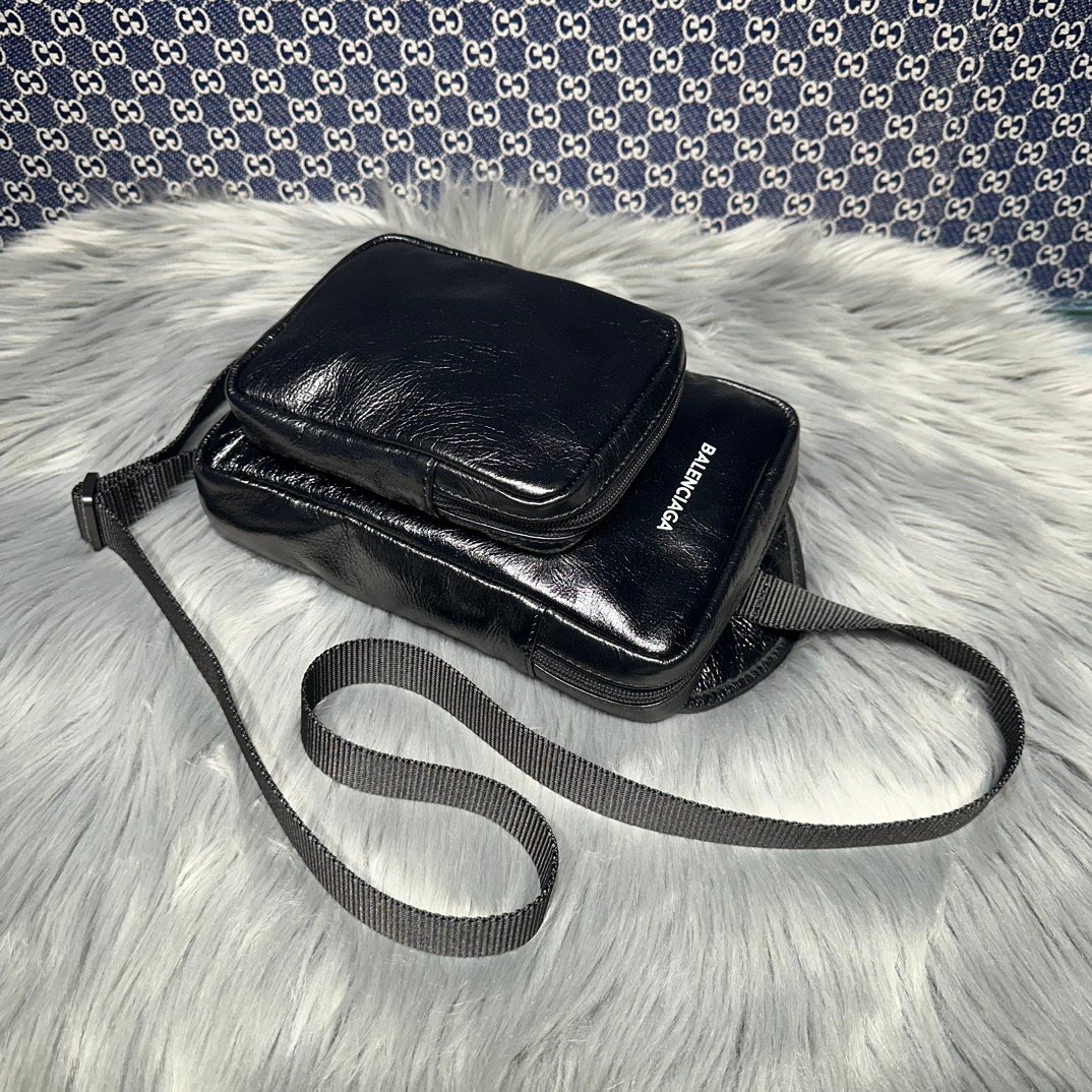 高仿複刻balenciaga巴黎世家 Explorer 細紋皮斜挎包