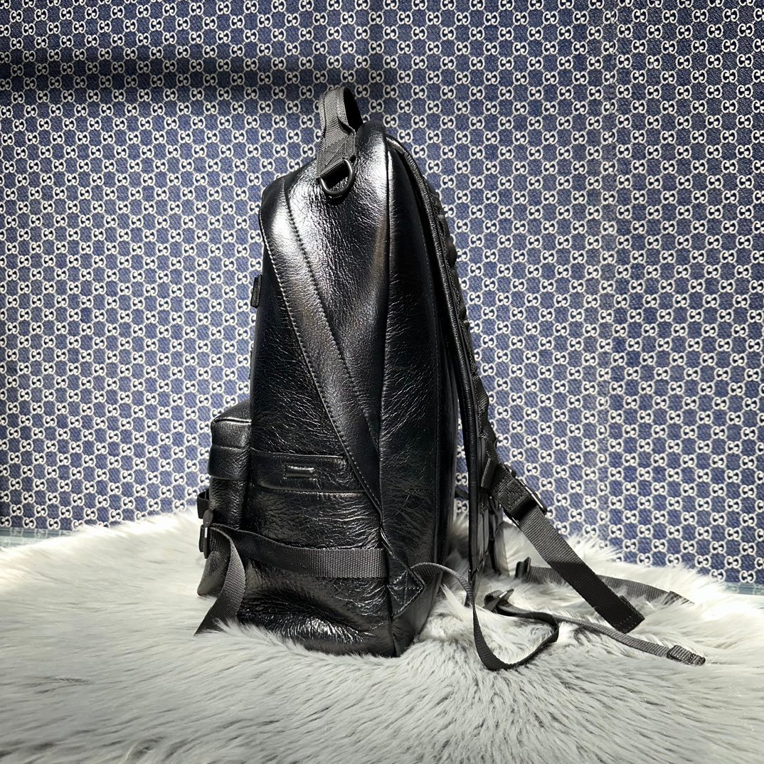 高仿複刻balenciaga巴黎世家 Army 中號黑色細紋牛皮革多用途雙肩包