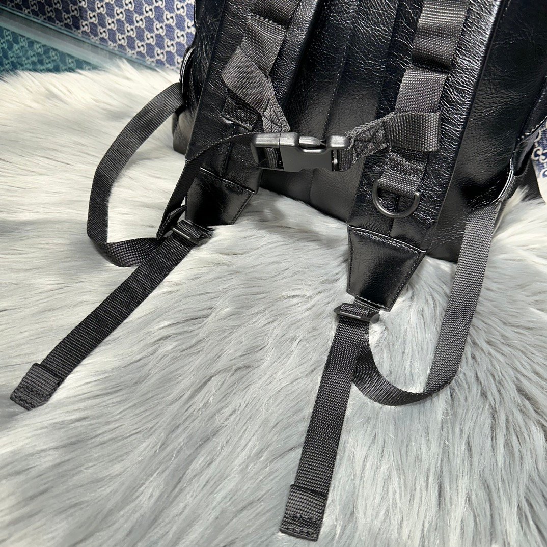 高仿複刻balenciaga巴黎世家 Army 中號黑色細紋牛皮革多用途雙肩包