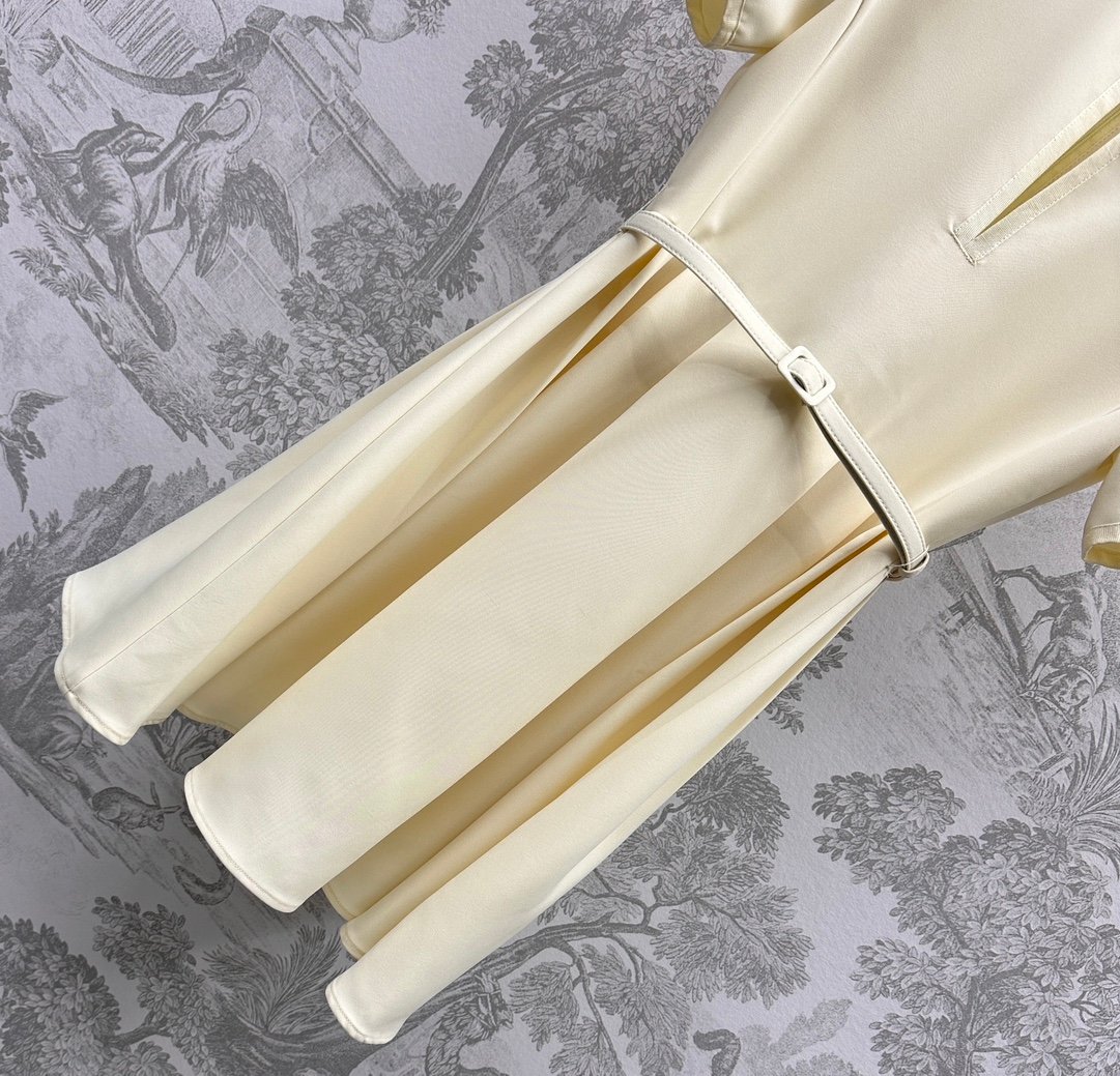 早秋新款 DIOR 高仿衣服女款連衣裙 經典顯瘦氣質