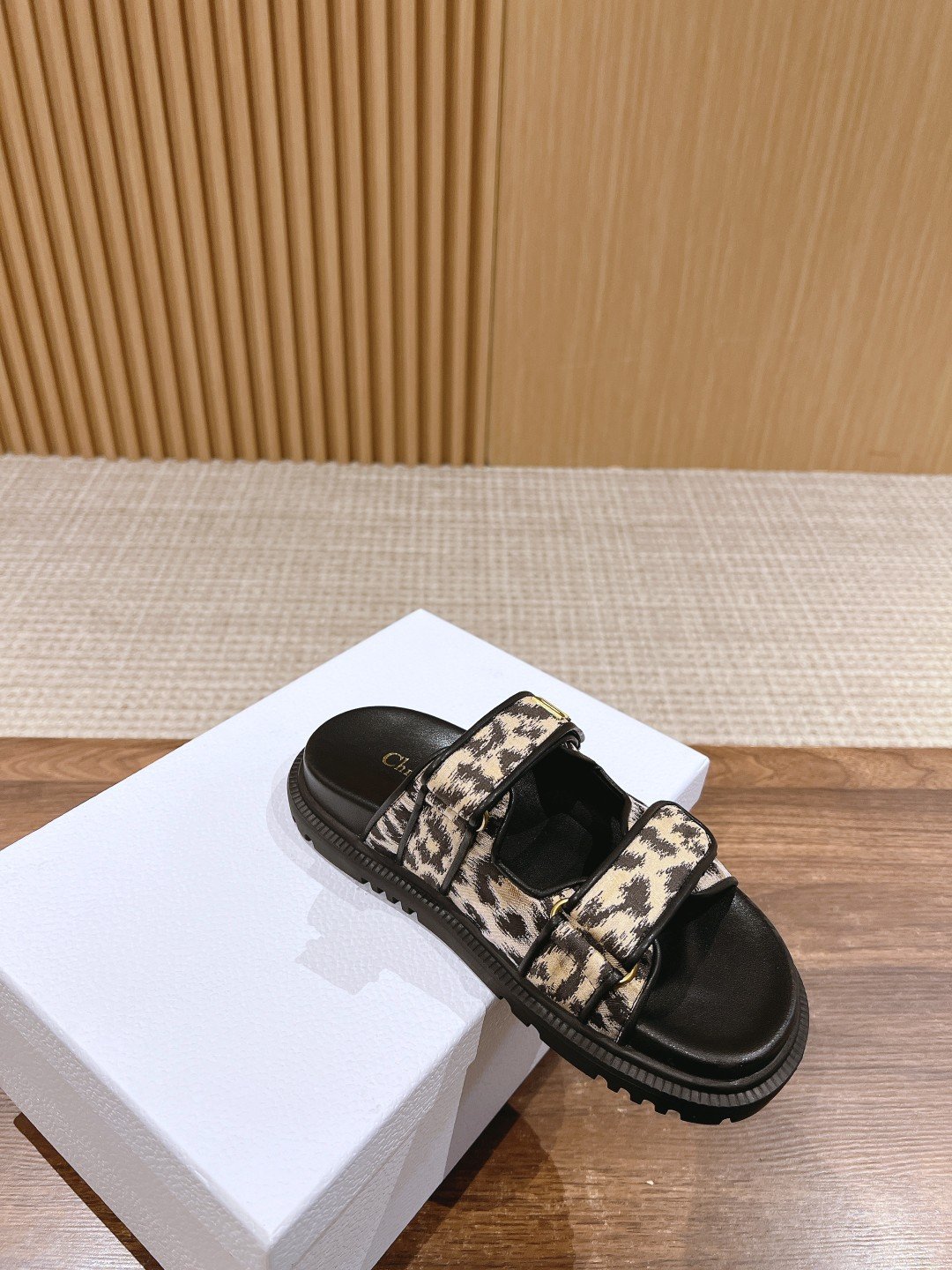 Dior 精緻版 雙魔鬼氈厚底涼鞋 百搭人氣 都會輕奢