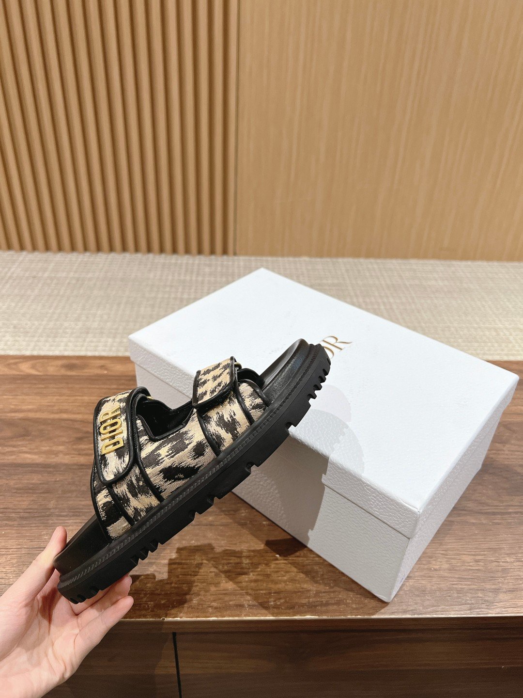 Dior 精緻版 雙魔鬼氈厚底涼鞋 百搭人氣 都會輕奢
