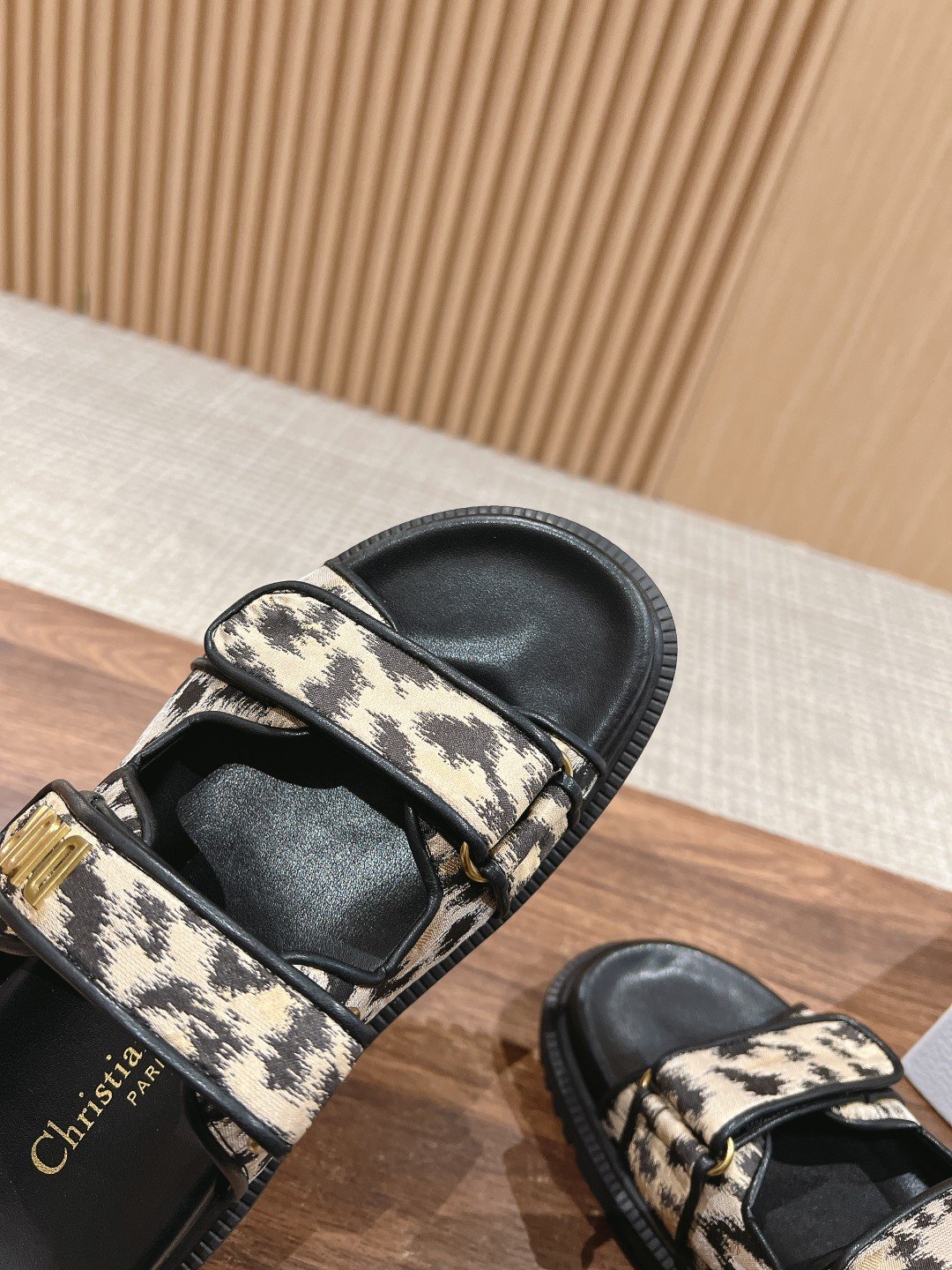 Dior 精緻版 雙魔鬼氈厚底涼鞋 百搭人氣 都會輕奢