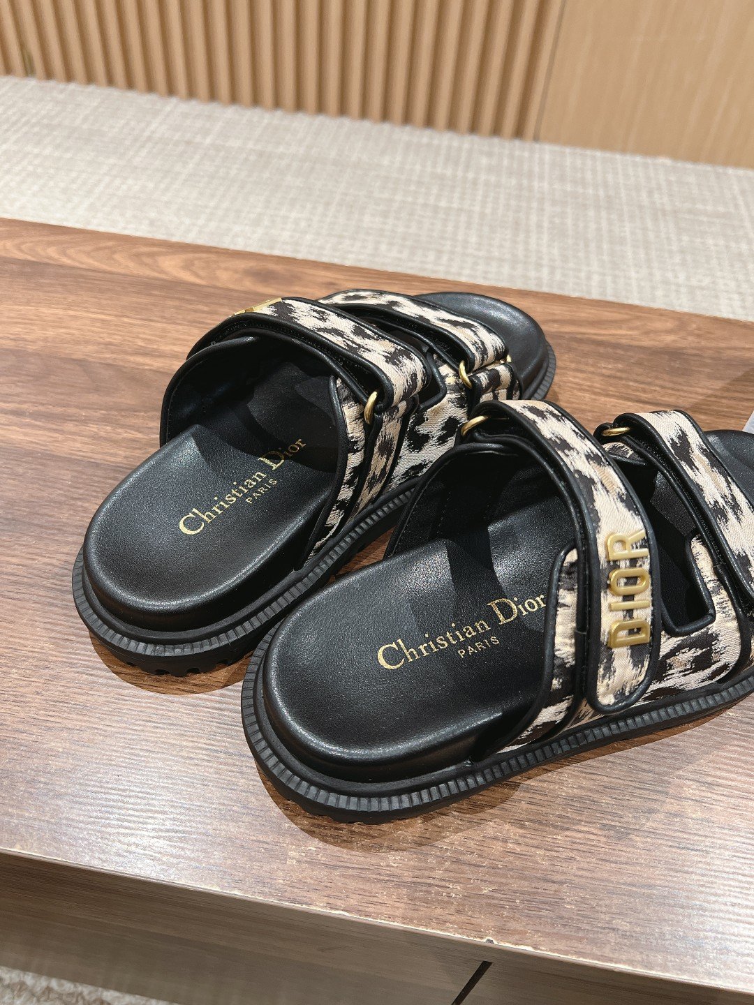 Dior 精緻版 雙魔鬼氈厚底涼鞋 百搭人氣 都會輕奢