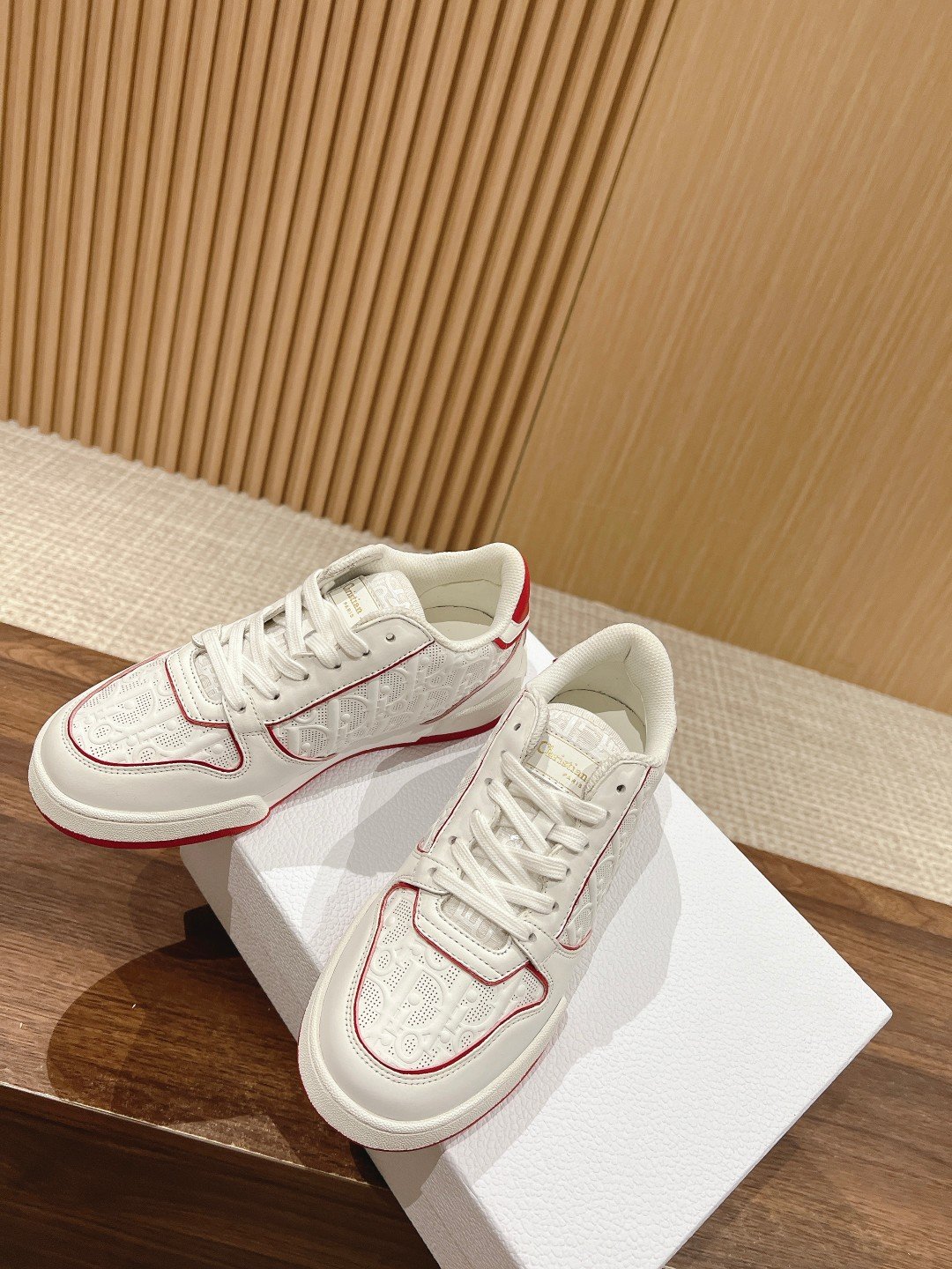 頂級原單女款小白色DIOR真皮鞋子 男女同款
