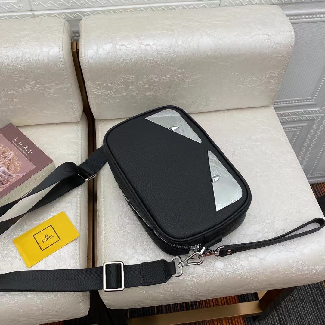 頂級A貨Fendi單肩包斜挎包 黑色