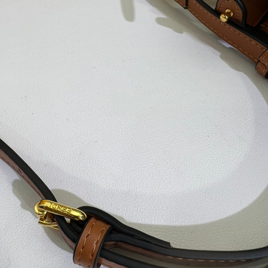 PeekaboolseeuPetite 頂級A貨女士小貓包 棕色