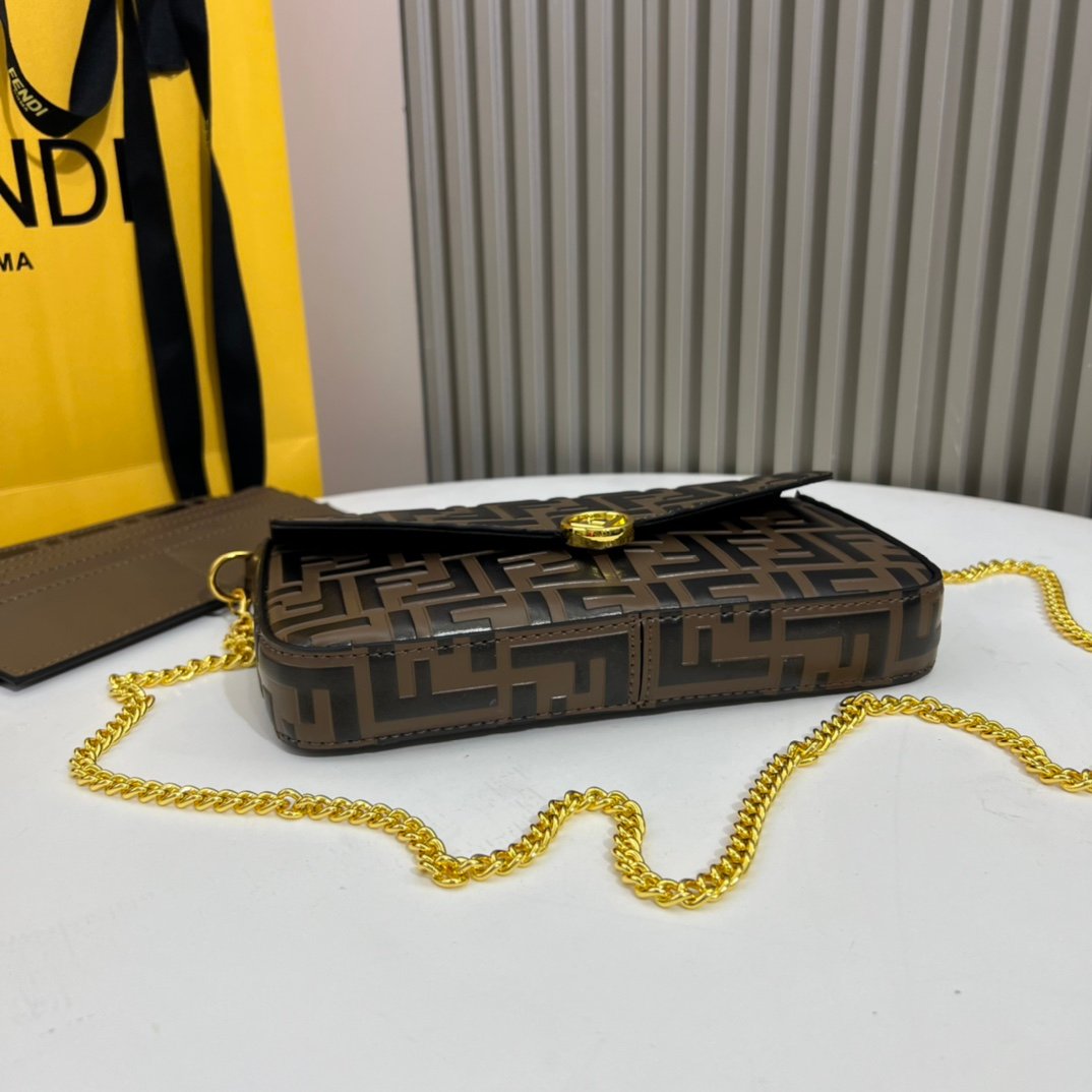 2122頂級高仿Fendi皮夾斜挎包