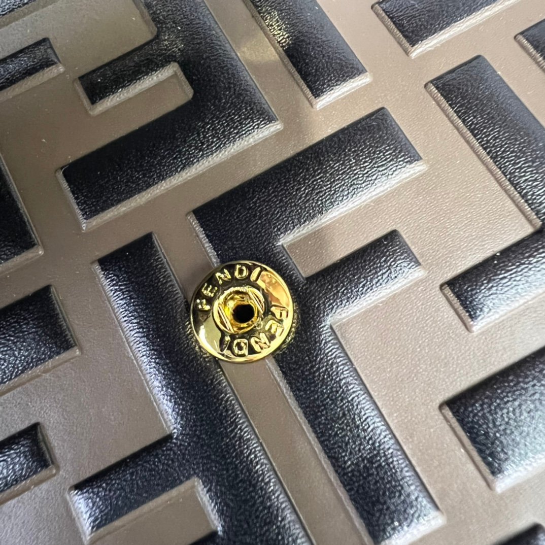 2122頂級高仿Fendi皮夾斜挎包