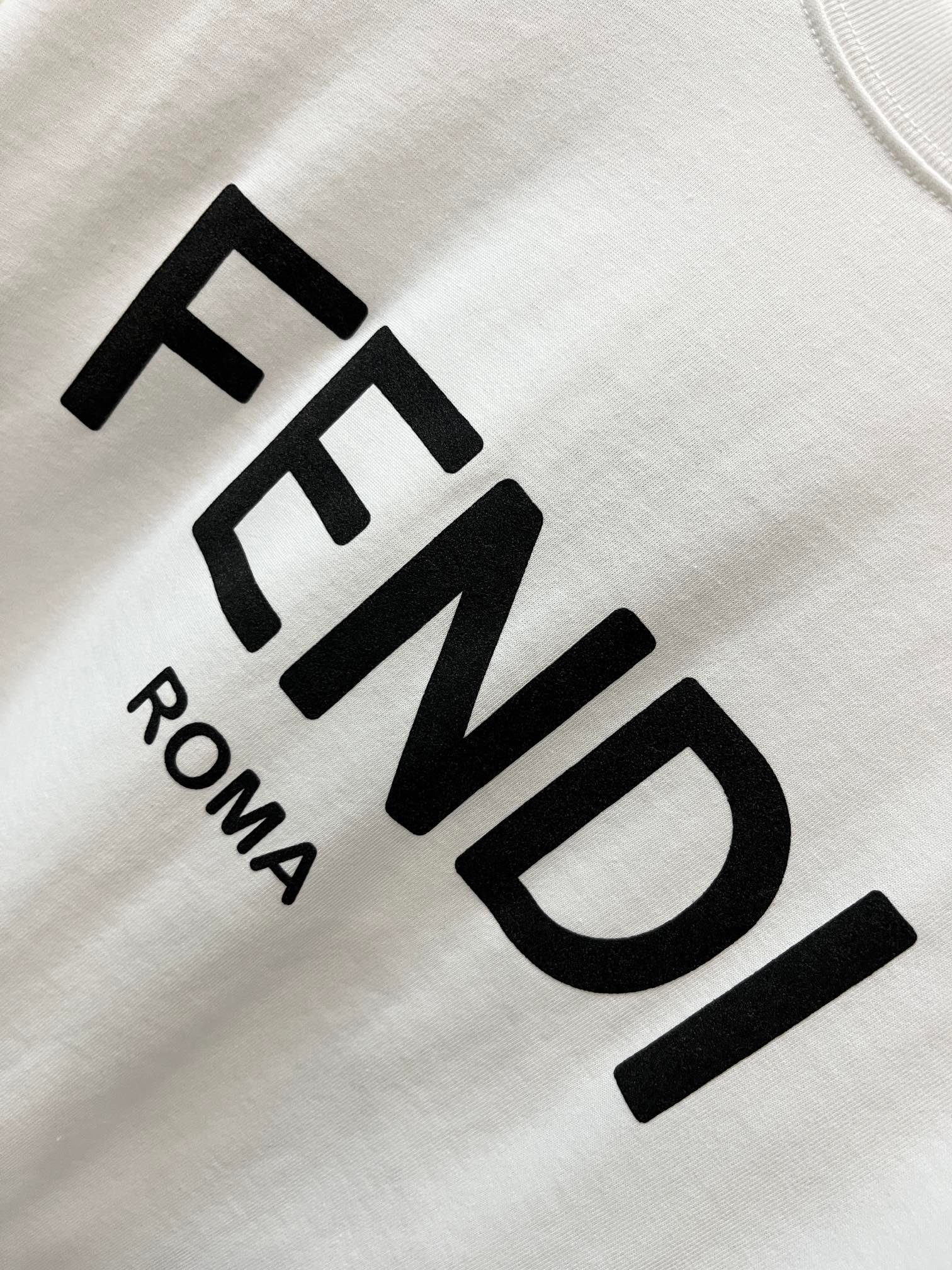 頂級A貨專櫃同步芬迪Fendi胸前logo圖案時尚潮流短袖T恤