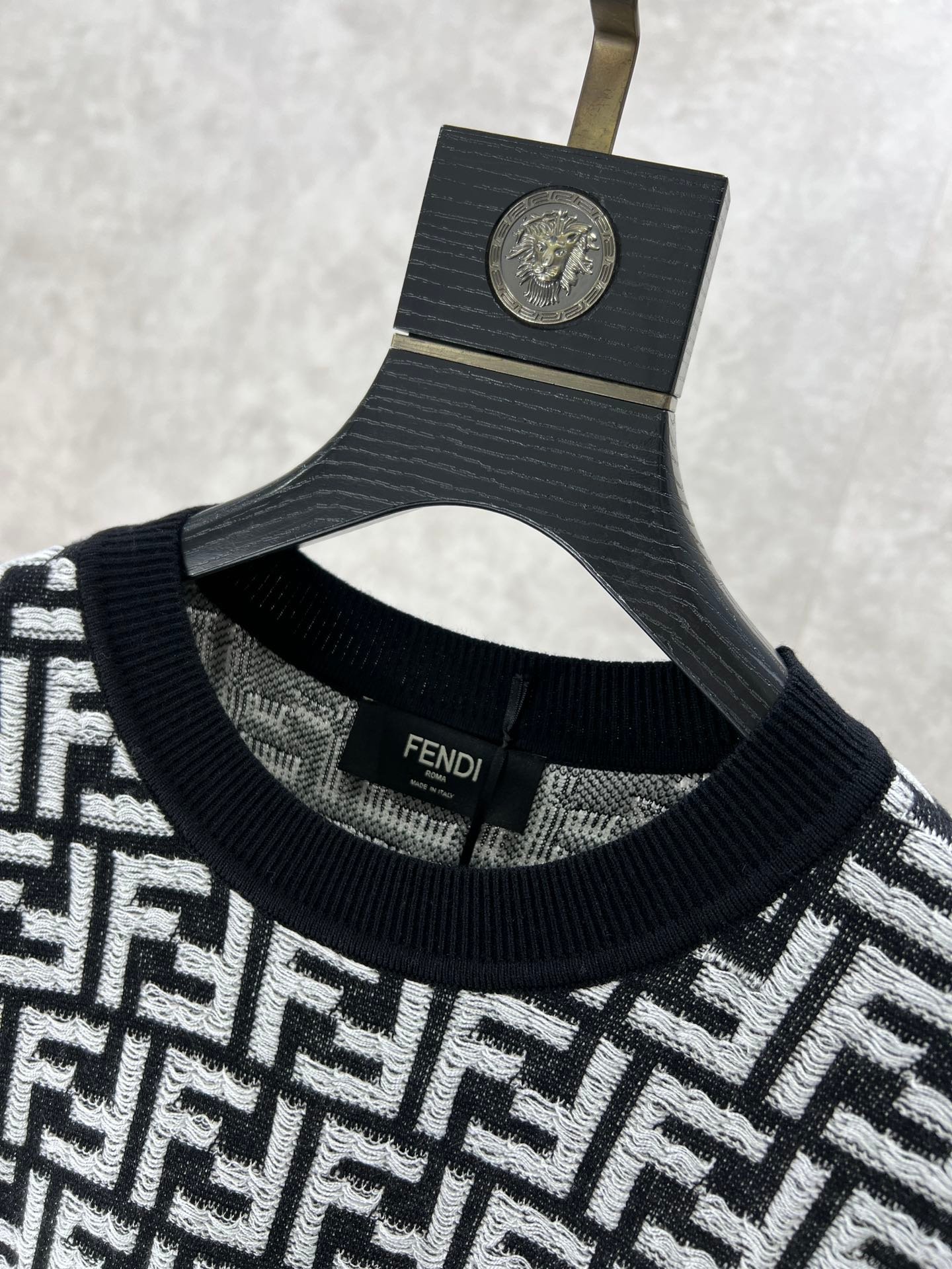 Fendi高仿衣服羊毛針織短袖T恤 非常牛的lFFlogo刺繡