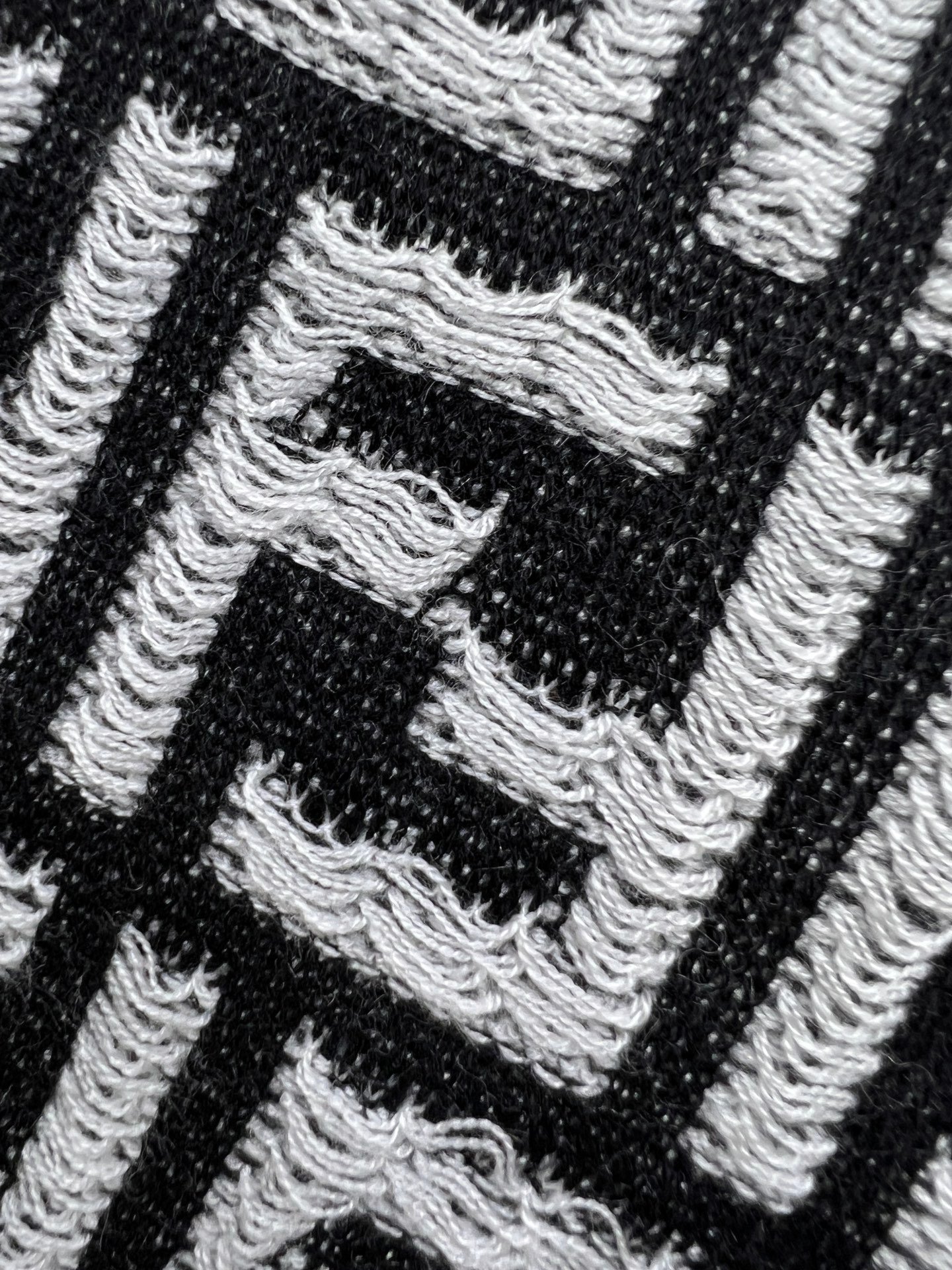 Fendi高仿衣服羊毛針織短袖T恤 非常牛的lFFlogo刺繡