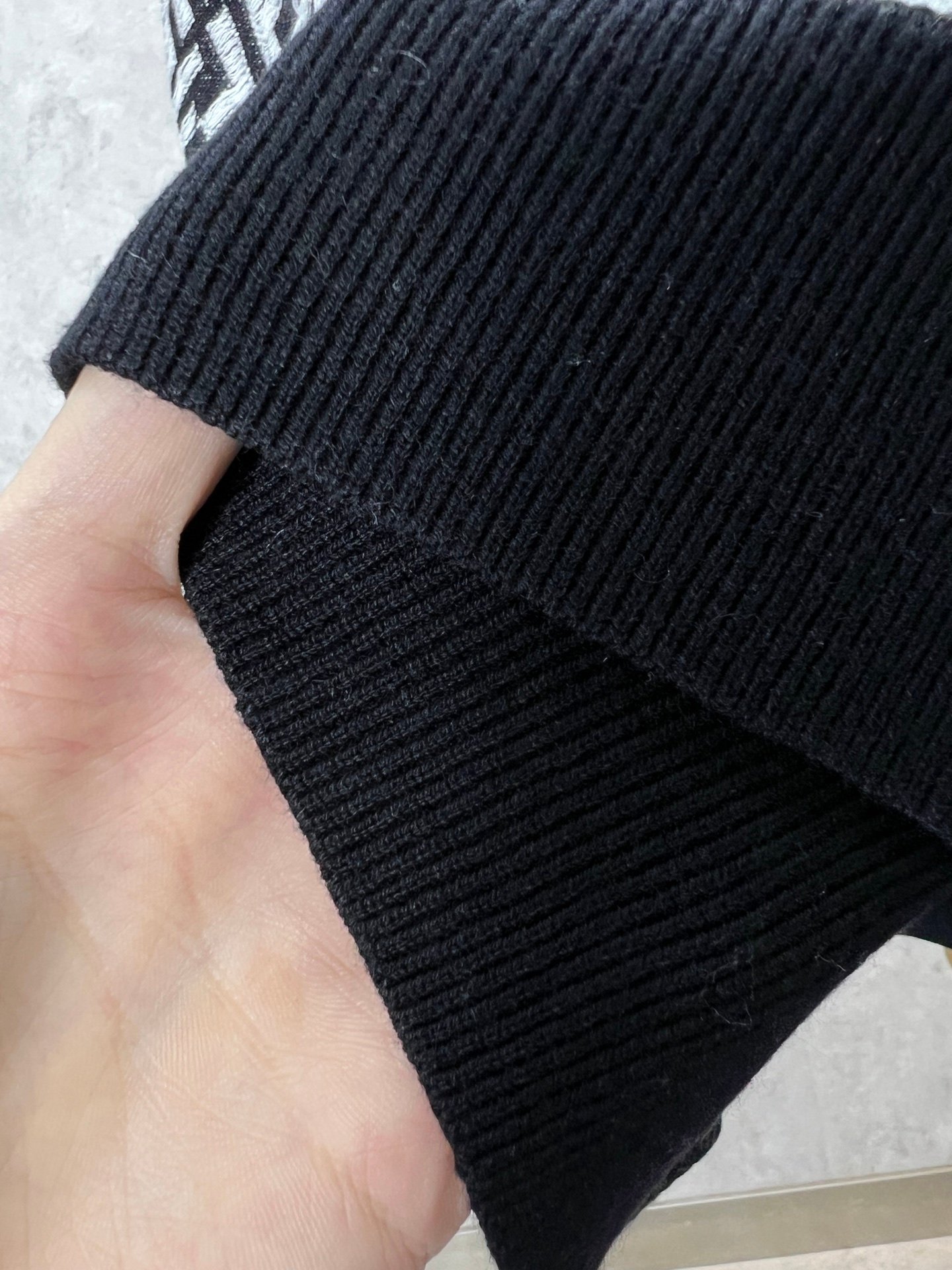 Fendi高仿衣服羊毛針織短袖T恤 非常牛的lFFlogo刺繡