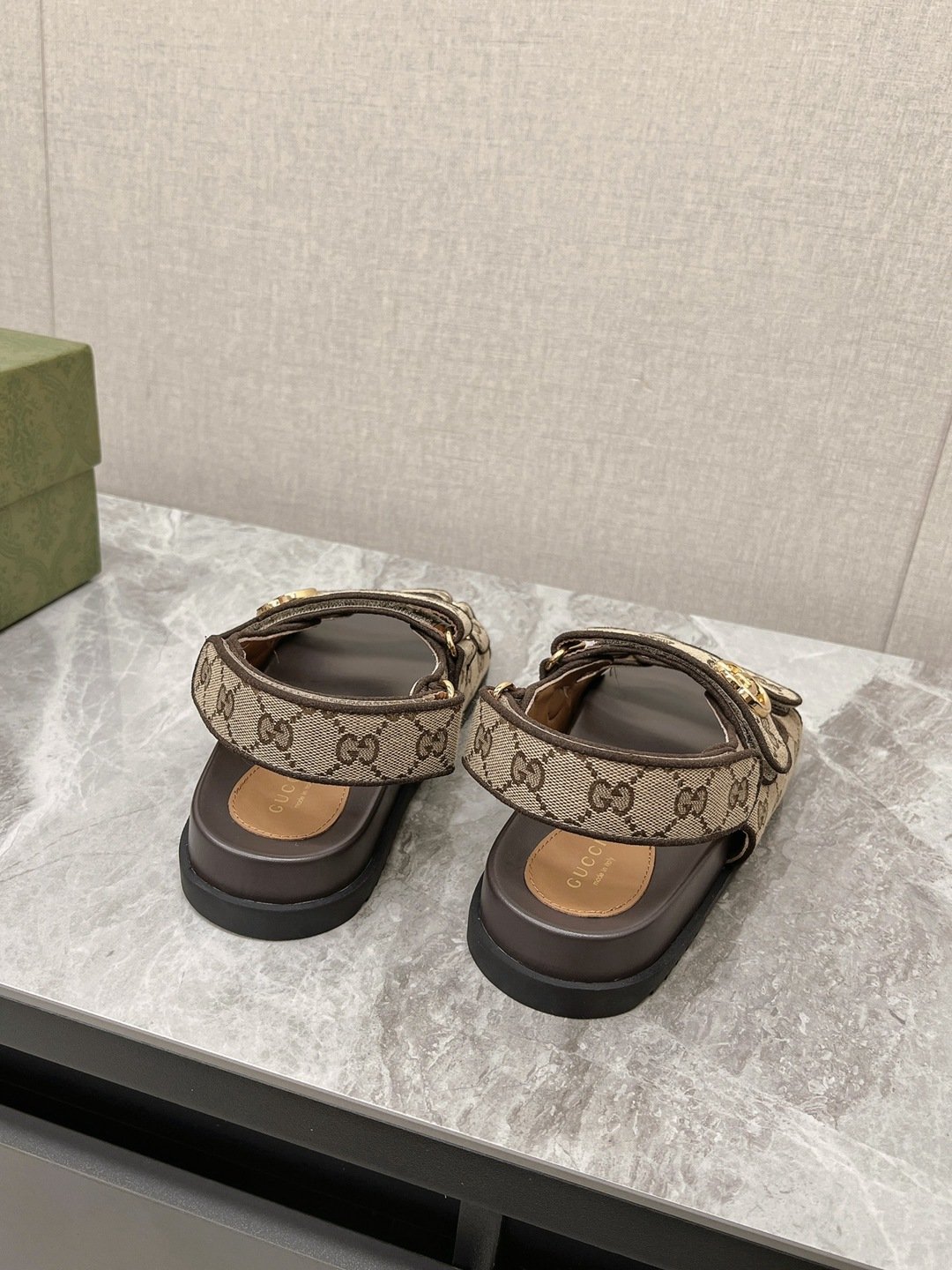 頂級高仿Gucci情侶沙灘鞋 涼鞋 精美設計 咖啡色