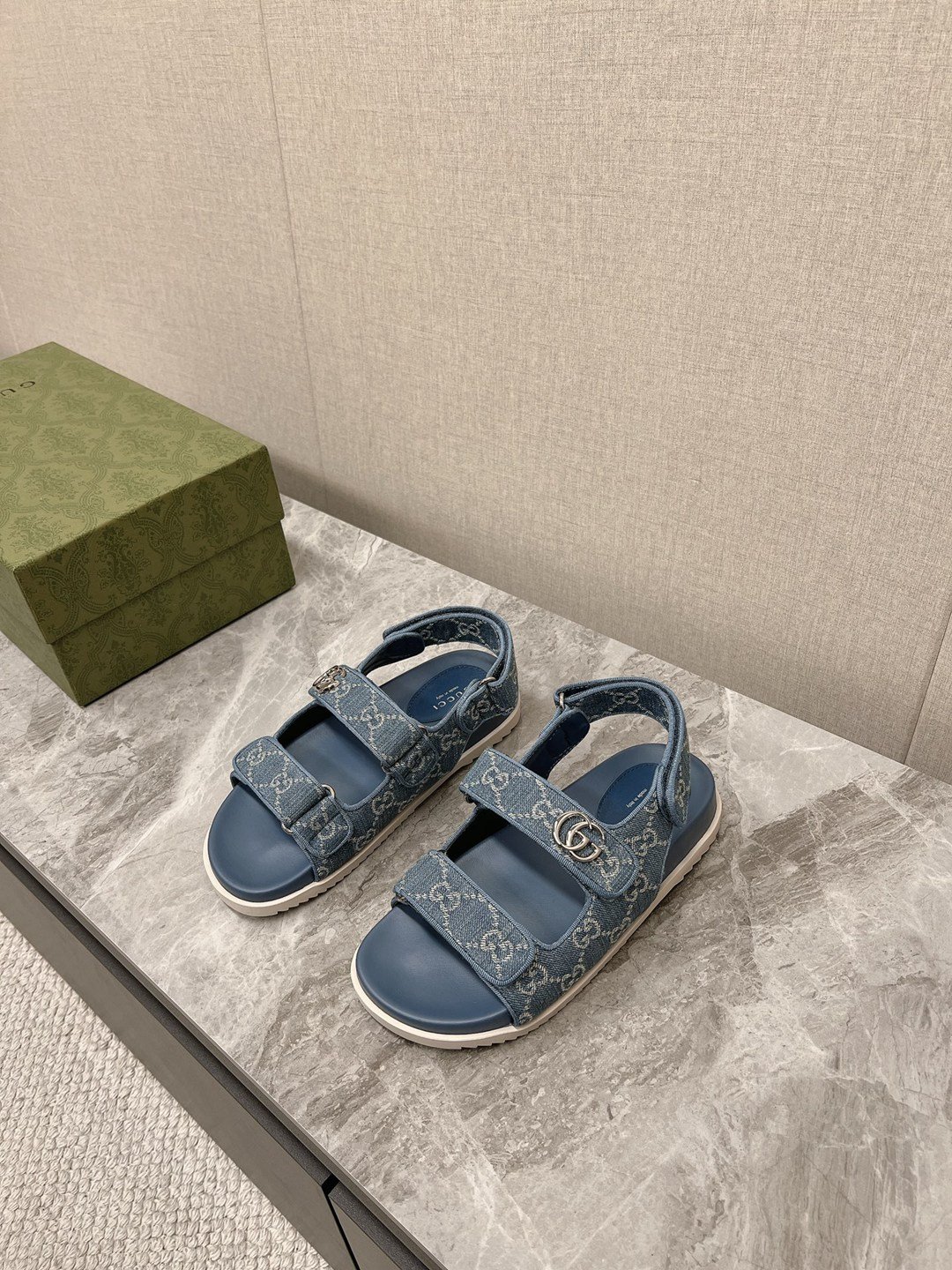 Gucci情侶款一比一高仿沙灘涼鞋 灰色