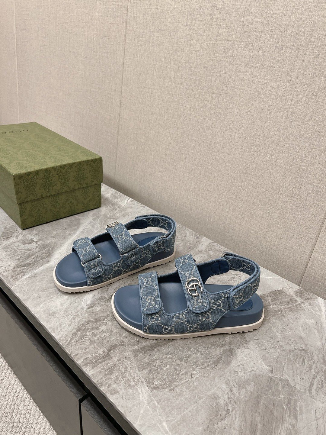 Gucci情侶款一比一高仿沙灘涼鞋 灰色