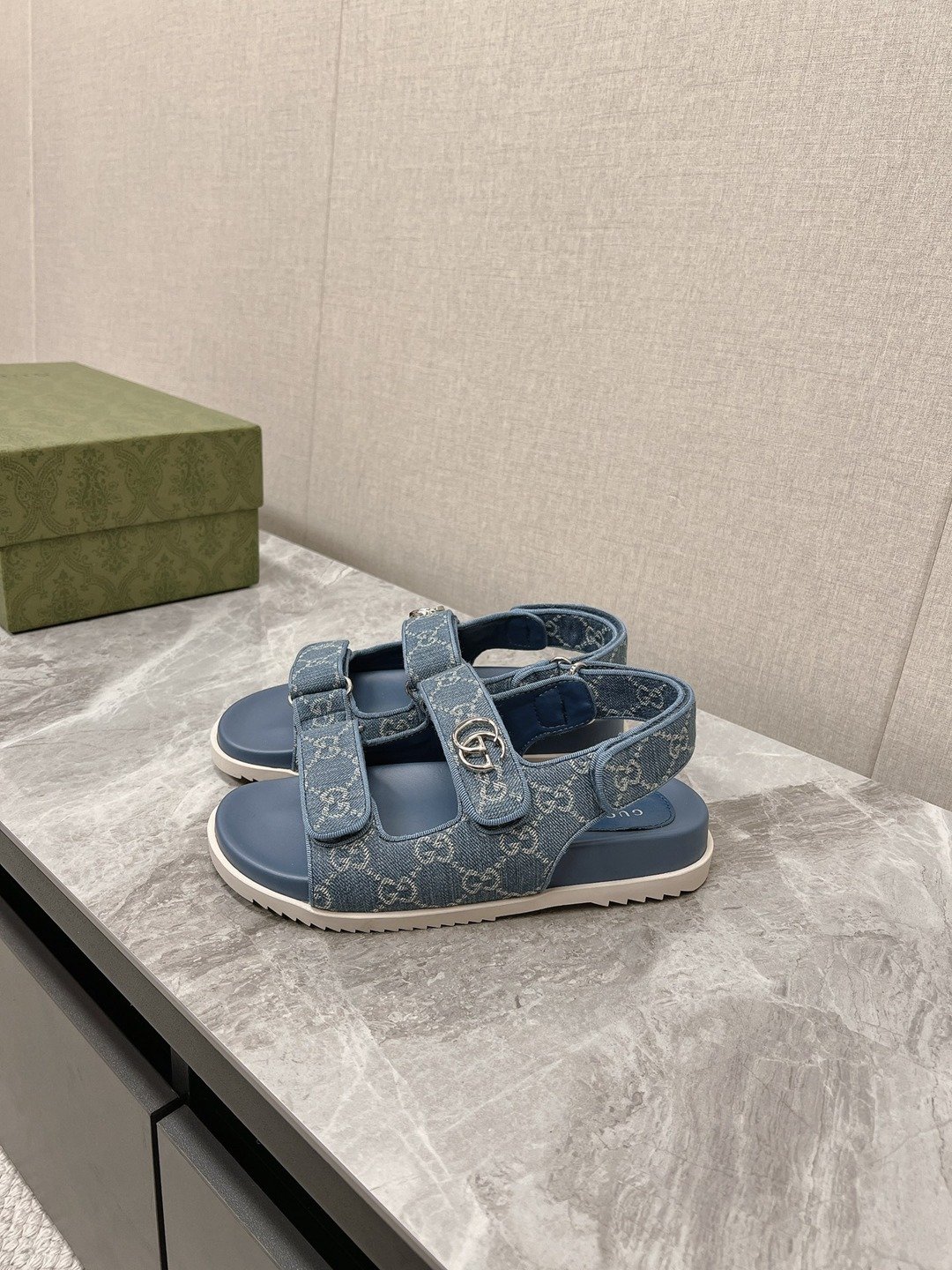 Gucci情侶款一比一高仿沙灘涼鞋 灰色