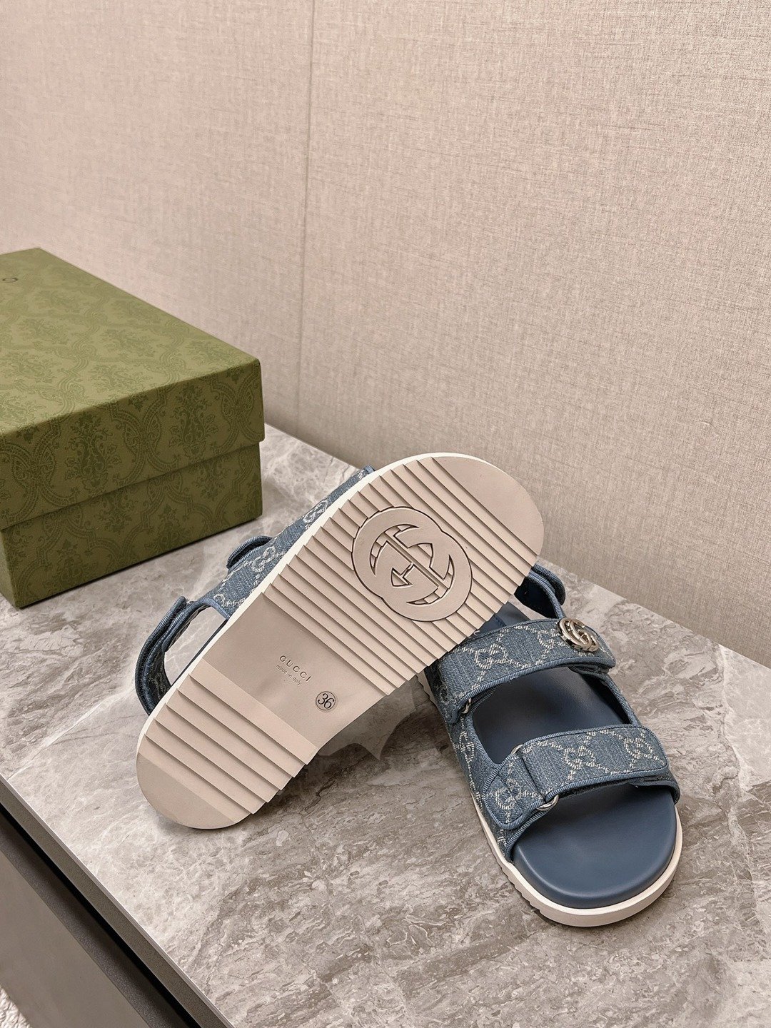 Gucci情侶款一比一高仿沙灘涼鞋 灰色