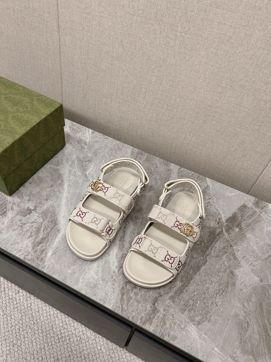 經典情侶款 Gucci高仿涼鞋 米黃色