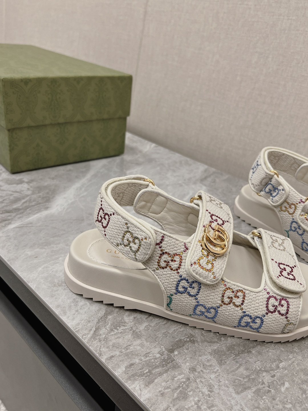 經典情侶款 Gucci高仿涼鞋 米黃色