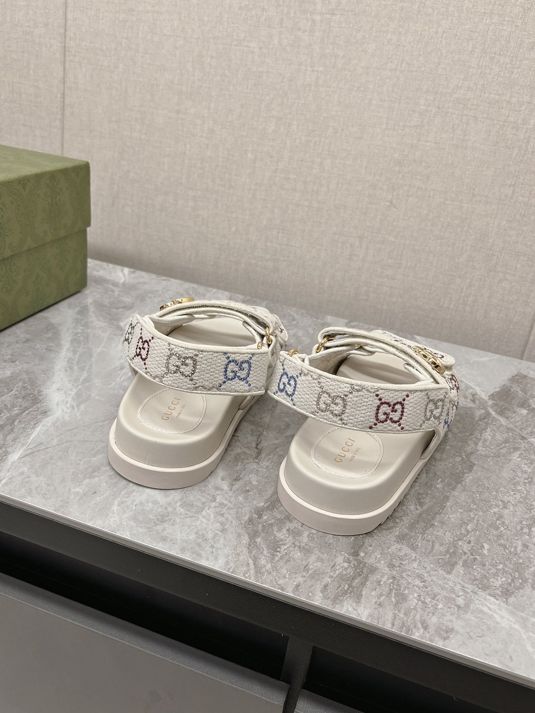 經典情侶款 Gucci高仿涼鞋 米黃色