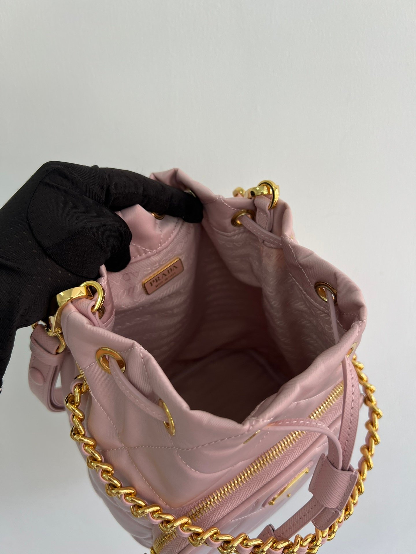 1比1複刻普拉達包包 Prada Re-Edition 1995 Chaîne Re-Nylon 肩背袋 粉紅