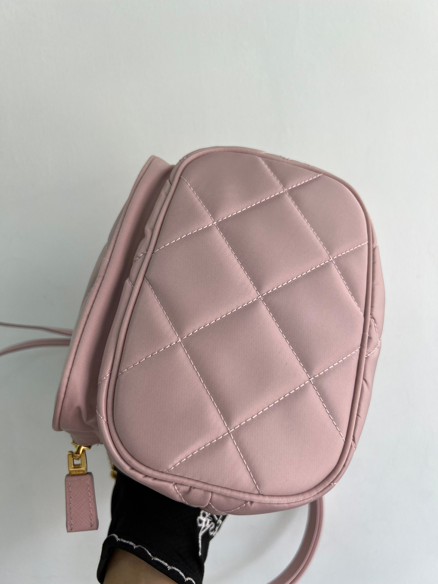 1比1複刻普拉達包包 Prada Re-Edition 1995 Chaîne Re-Nylon 肩背袋 粉紅