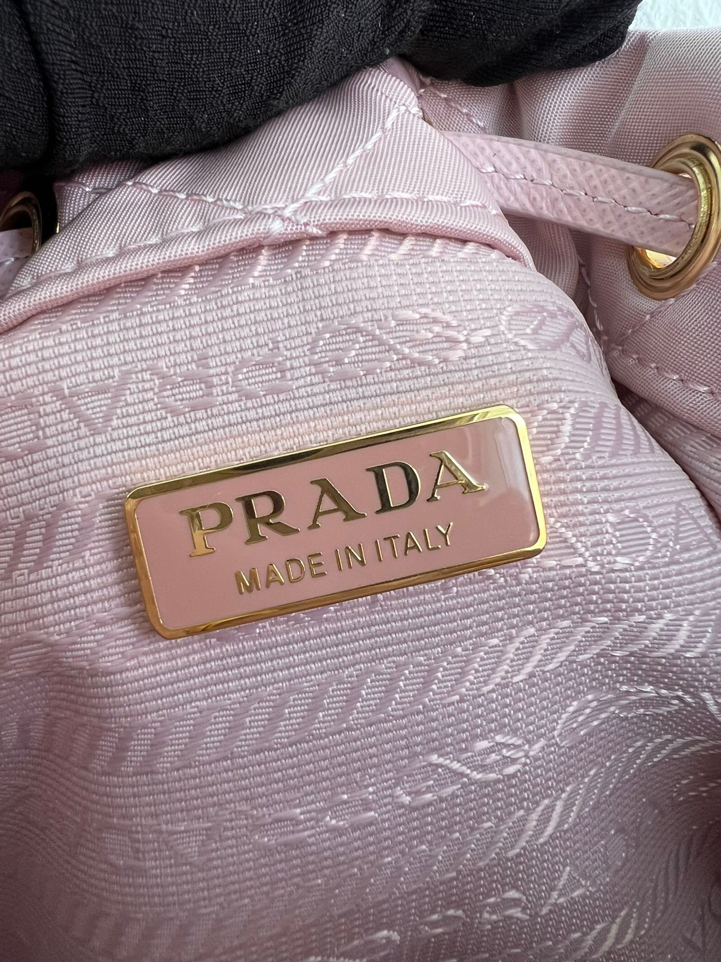 1比1複刻普拉達包包 Prada Re-Edition 1995 Chaîne Re-Nylon 肩背袋 粉紅