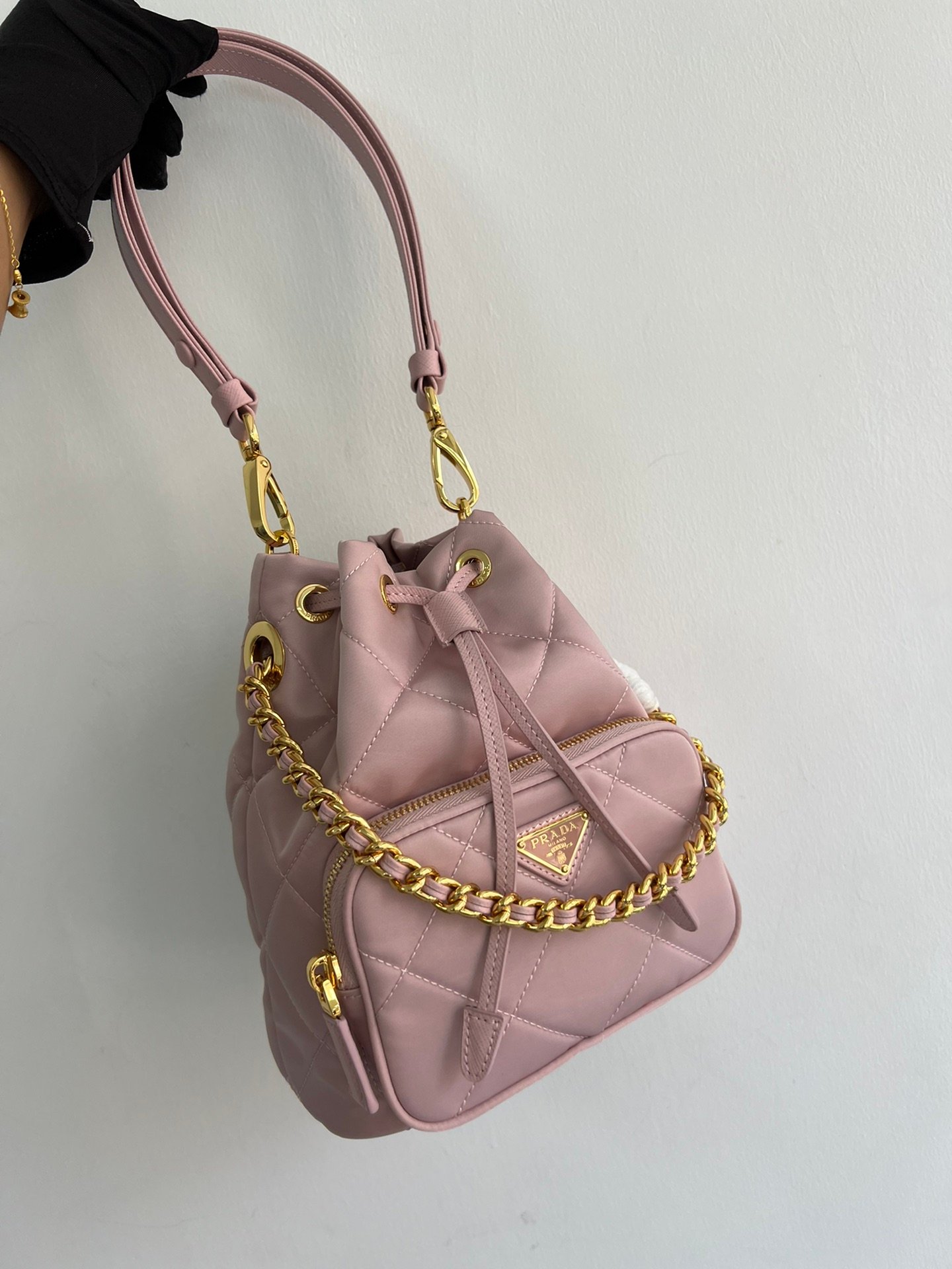 1比1複刻普拉達包包 Prada Re-Edition 1995 Chaîne Re-Nylon 肩背袋 粉紅