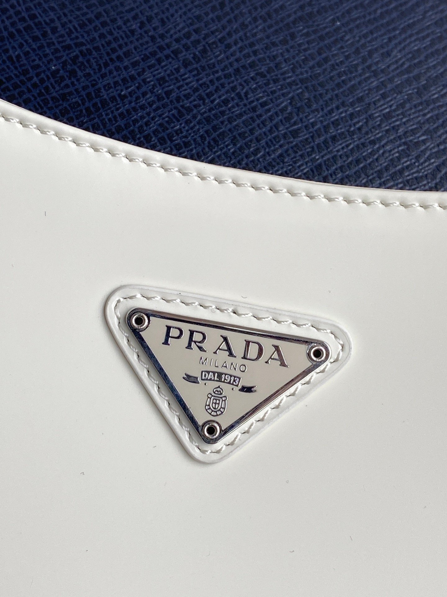 原單普拉達包包 Prada Cleo拋光皮革掛肩袋腋下包 米白