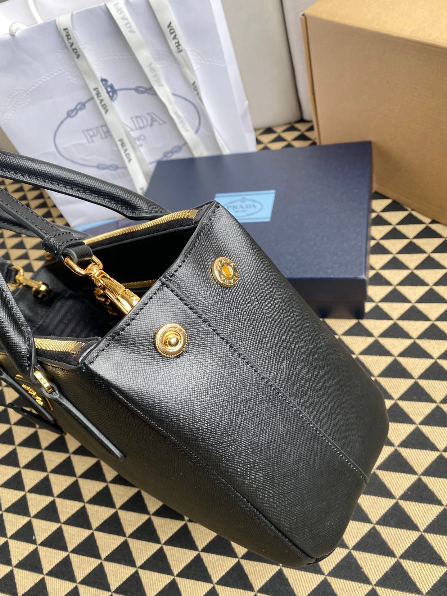 複刻普拉達包包 中號Prada Galleria Saffiano皮革手袋 殺手包 黑色