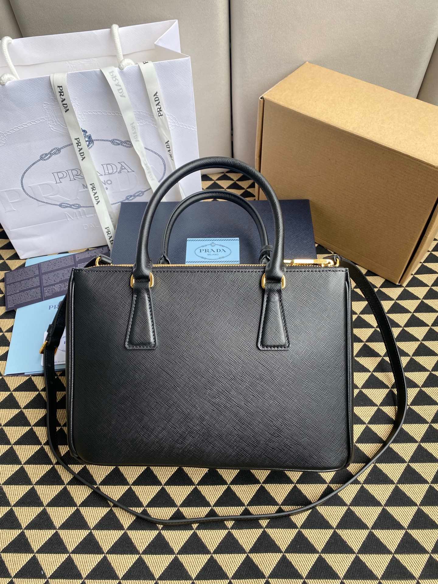 複刻普拉達包包 中號Prada Galleria Saffiano皮革手袋 殺手包 黑色
