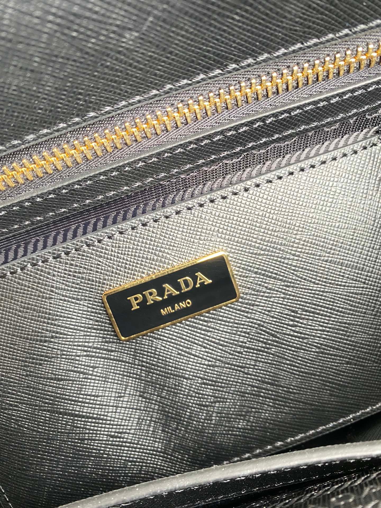複刻普拉達包包 中號Prada Galleria Saffiano皮革手袋 殺手包 黑色