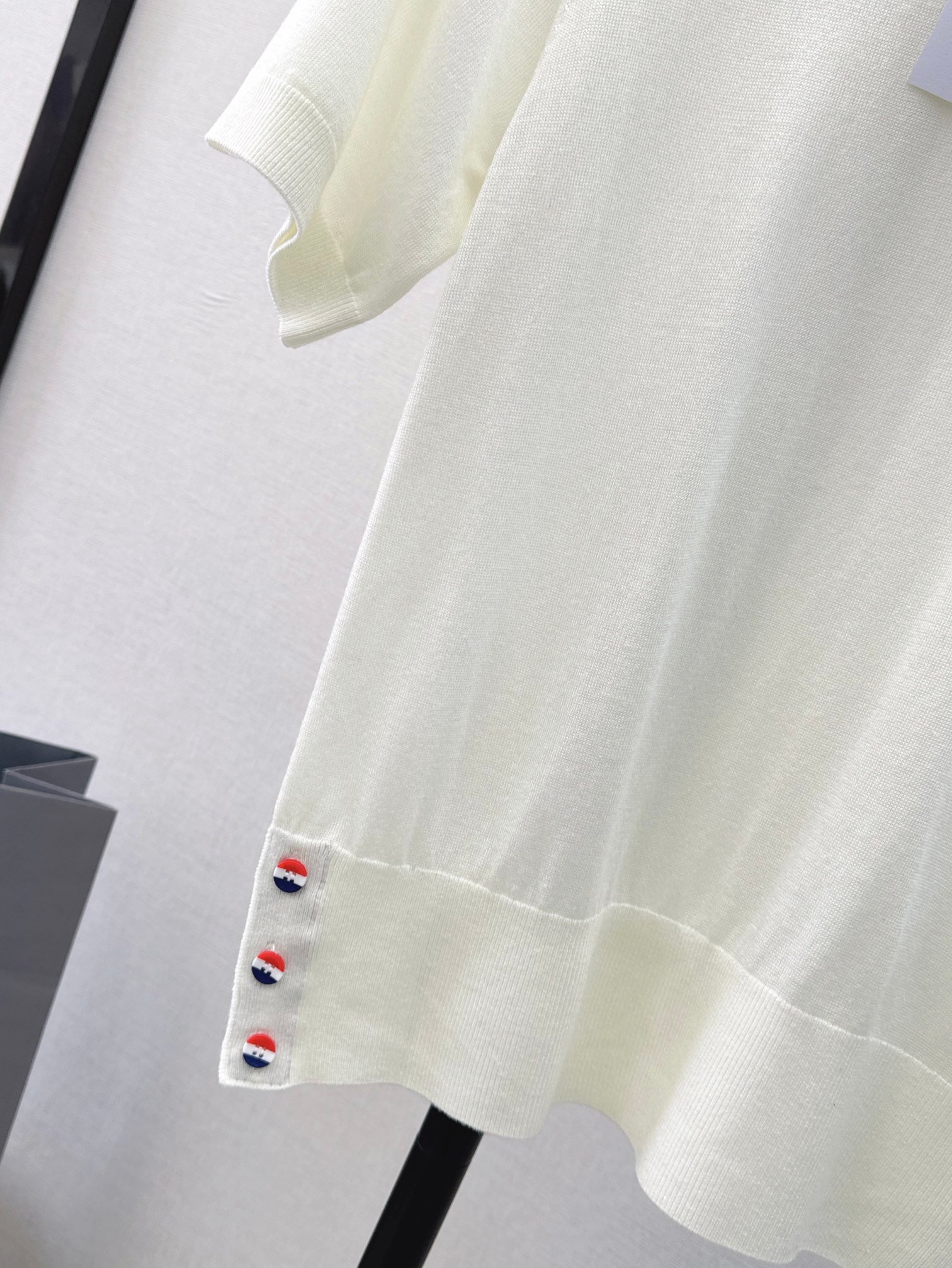 獨家精品特姆佈朗高仿A貨服裝學院風翻領天絲針織開衫